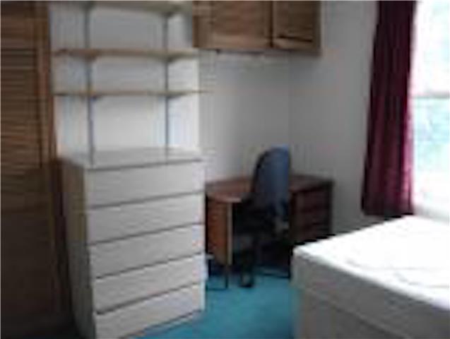  Image of 5 Bedroom Shared Accommodation  To Rent at Hathersage Road, Manchester, M13